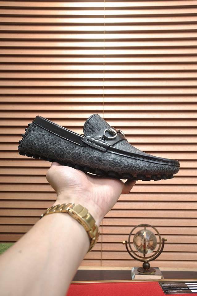 Gucci Leather Sneakers 1133230