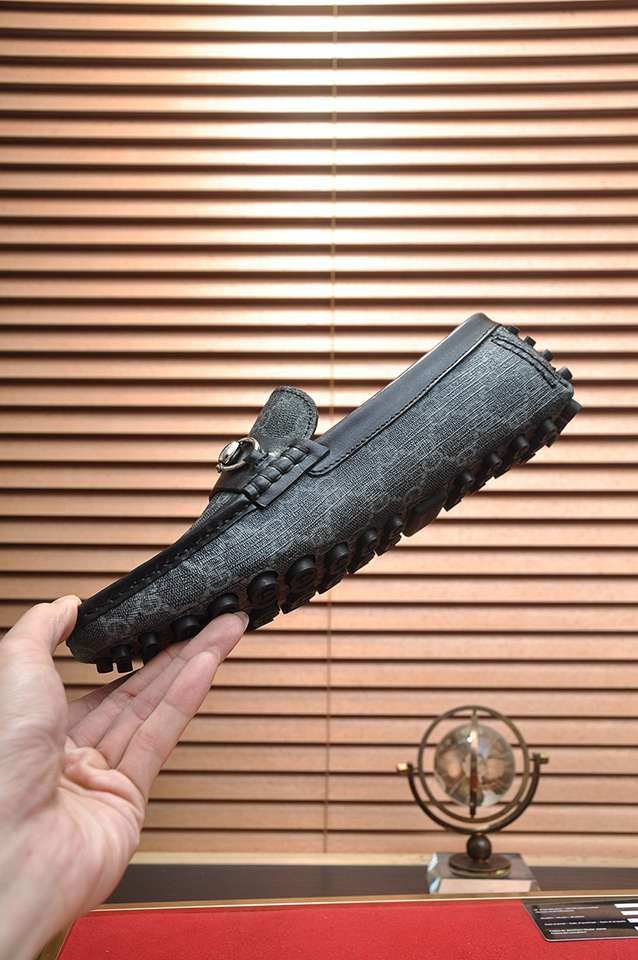 Gucci Leather Sneakers 1133230