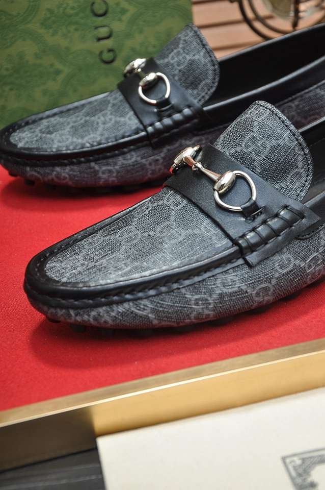 Gucci Leather Sneakers 1133230