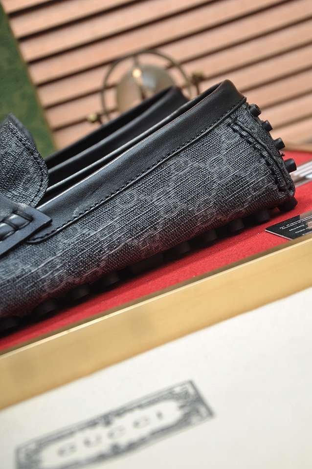 Gucci Leather Sneakers 1133230
