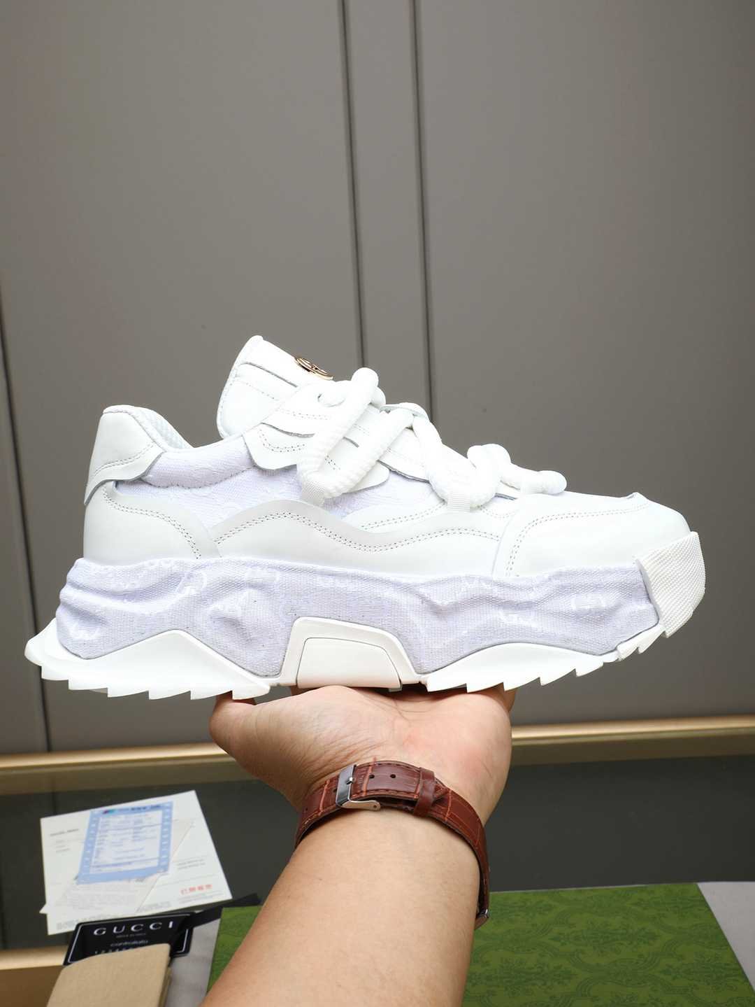 Gucci Leather Sneakers 1308320