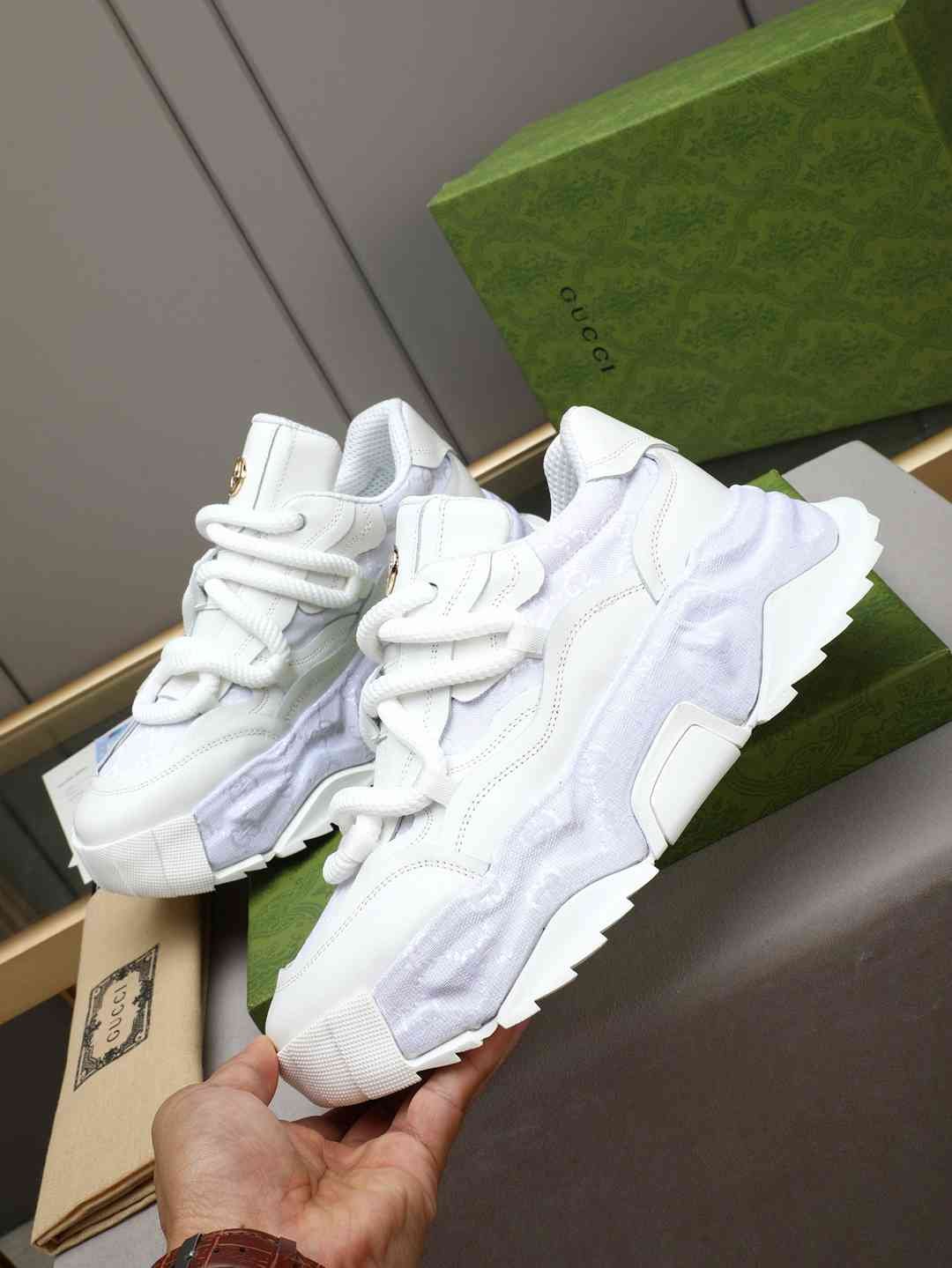 Gucci Leather Sneakers 1308320