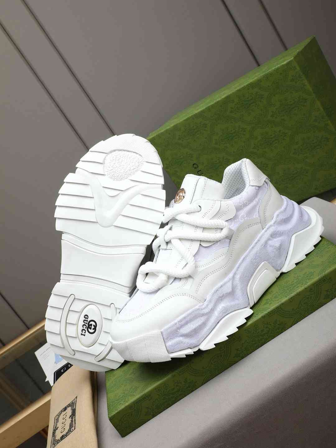 Gucci Leather Sneakers 1308320