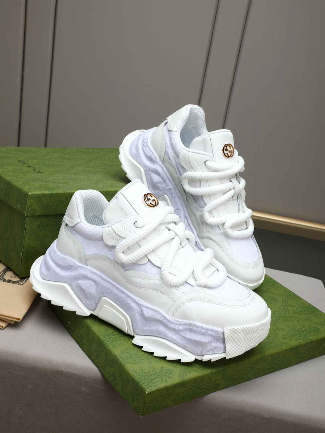 Gucci Leather Sneakers 1308320