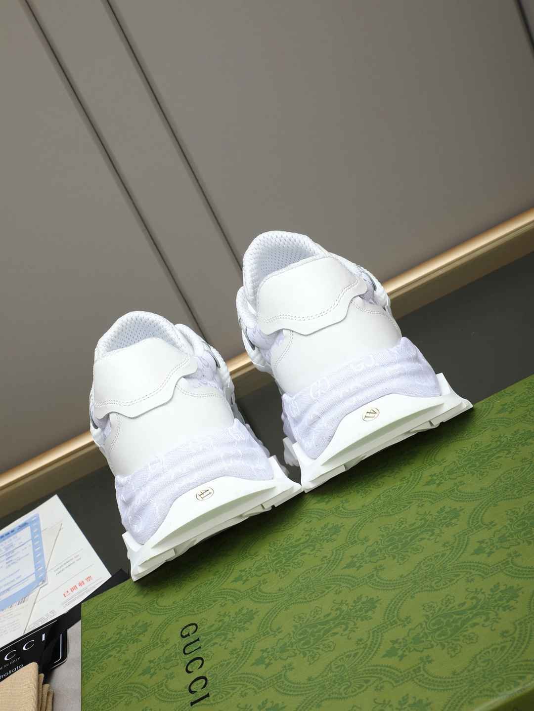 Gucci Leather Sneakers 1308320