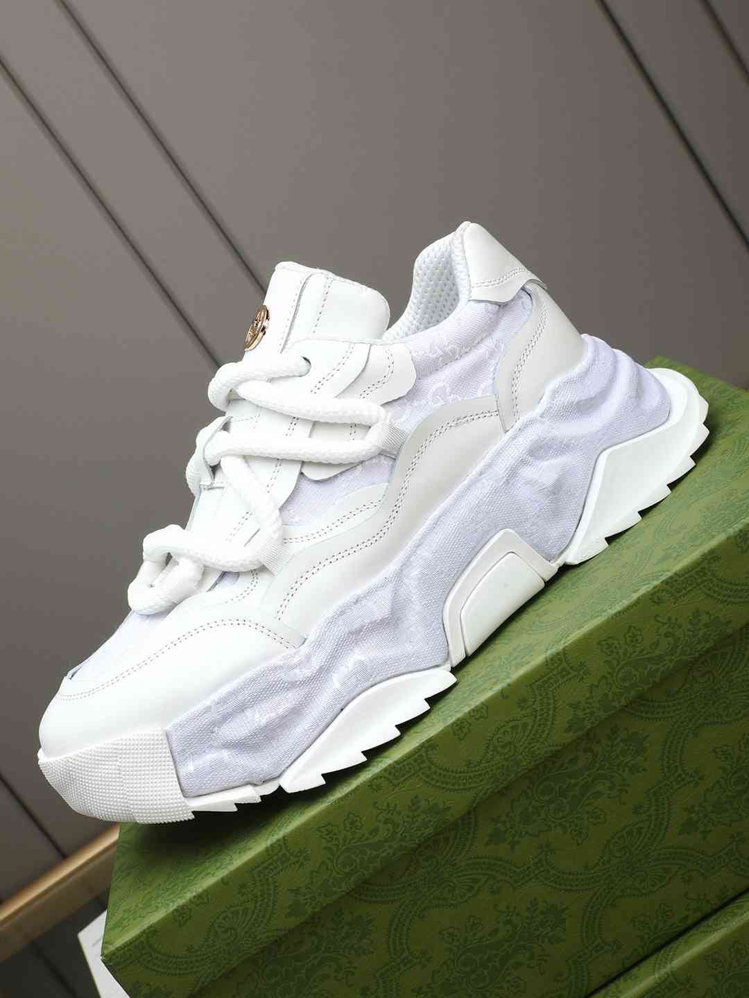 Gucci Leather Sneakers 1308320