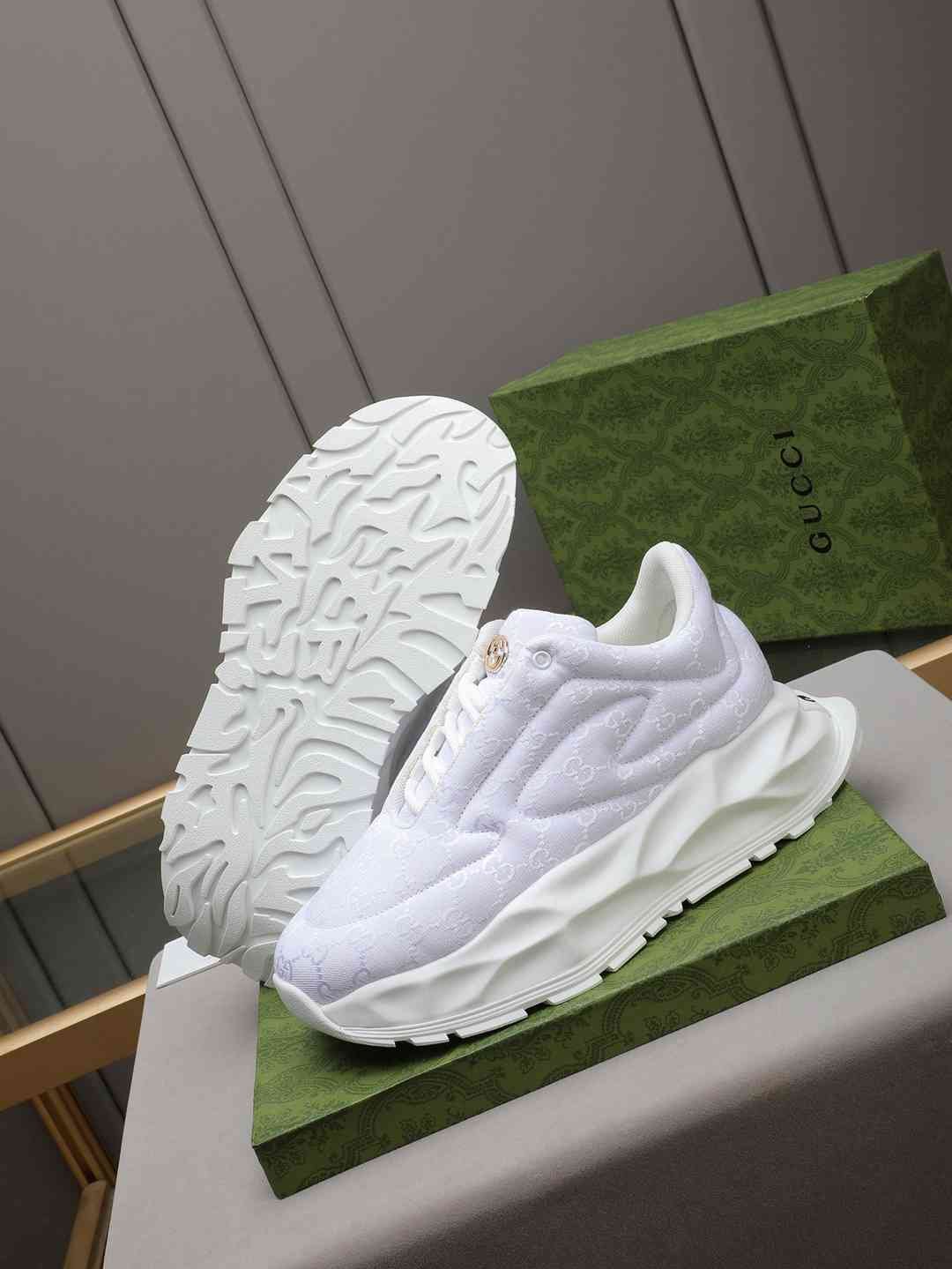 Gucci Canvas Sneakers 1308290