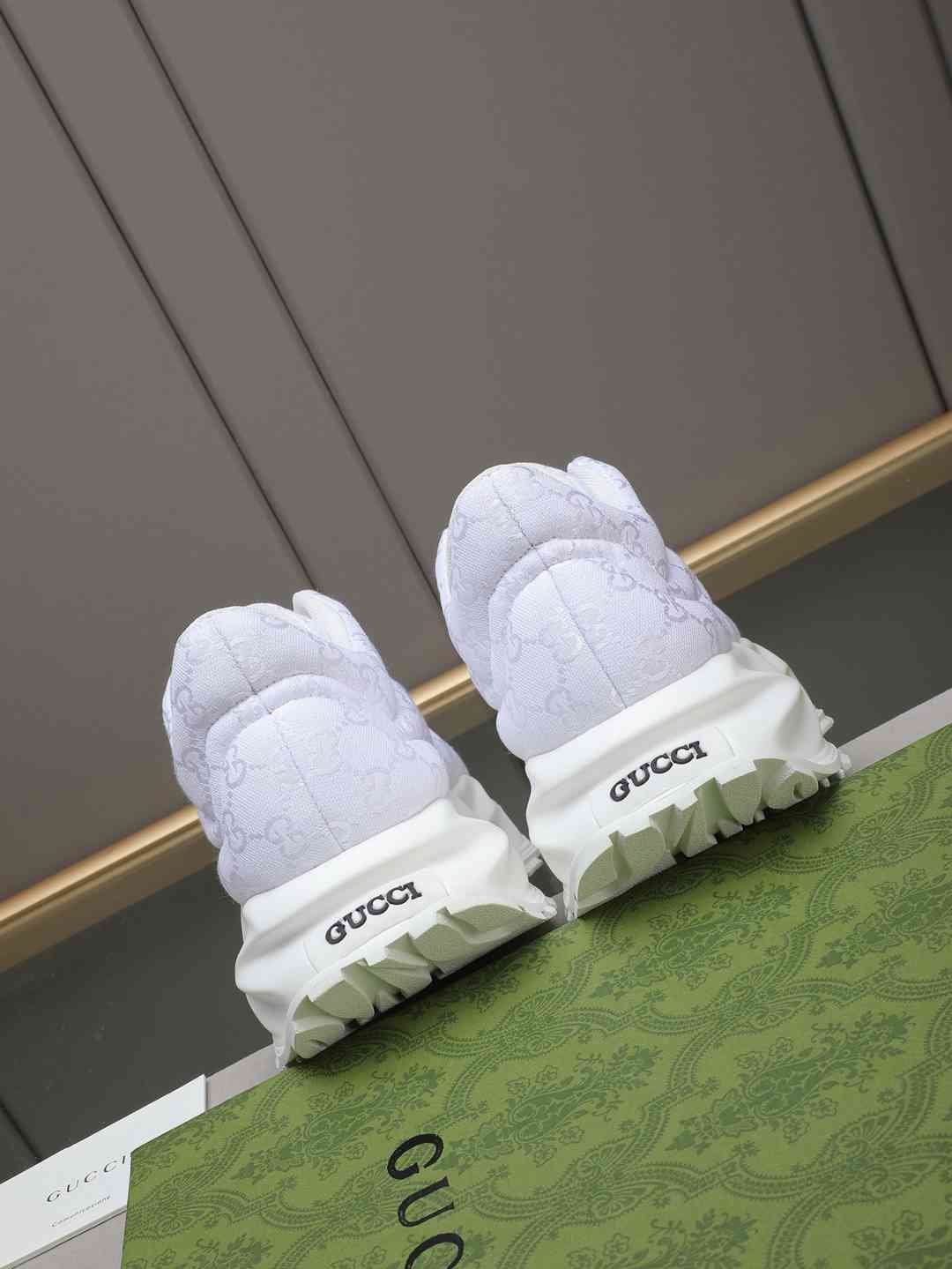 Gucci Canvas Sneakers 1308290