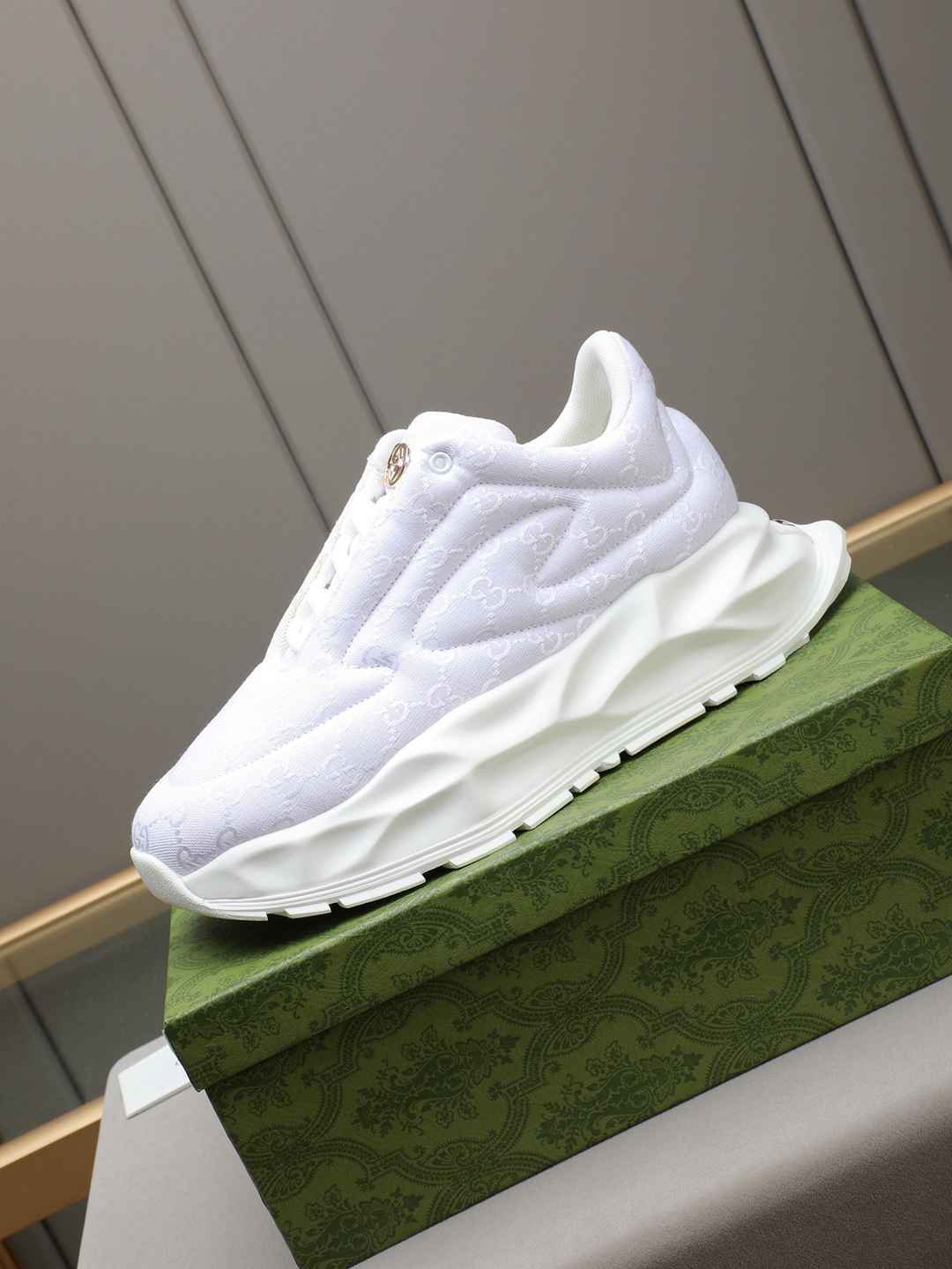 Gucci Canvas Sneakers 1308290