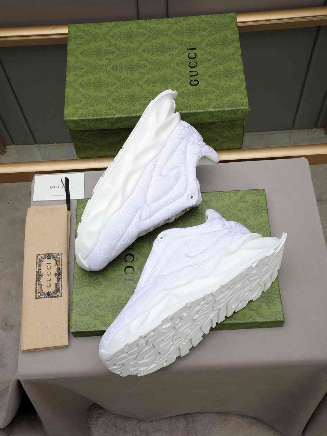 Gucci Canvas Sneakers 1308290