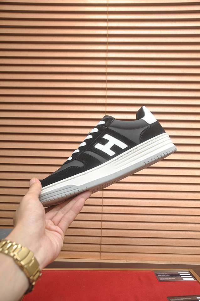 Hogan Men’s Leather Casual Sneakers 1133360