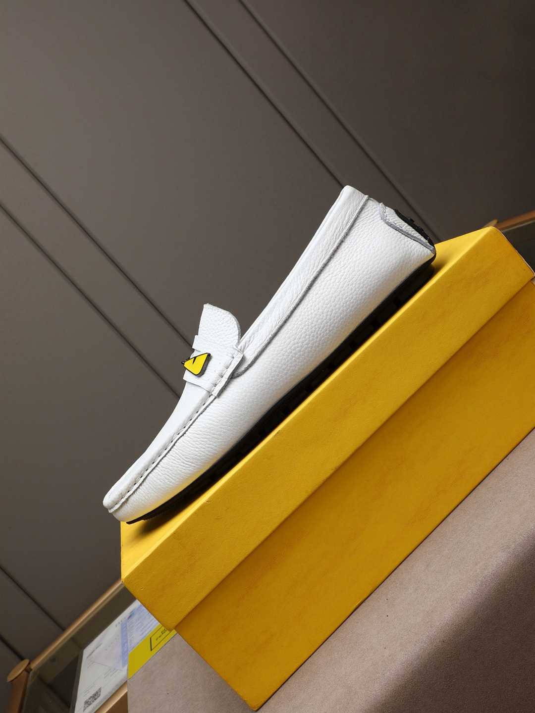 Fendi Men’s Leather Dress Shoes White Colorway 3 1308220-3