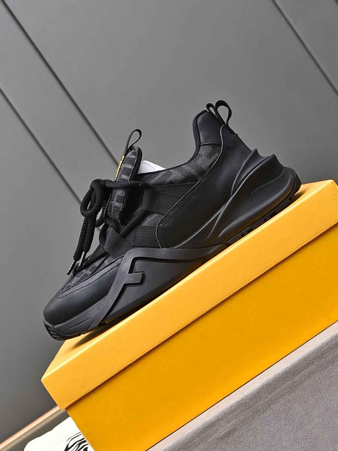 Fendi FD Fend Sneakers 1308270