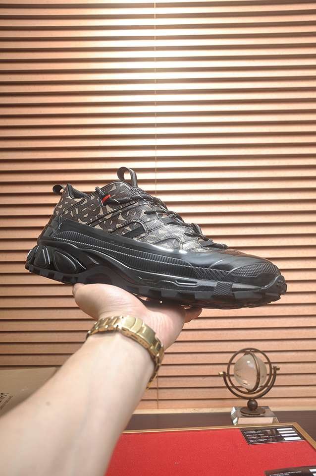 Burberry Leather Low-Top Sneakers Colorway 3 1133340-3