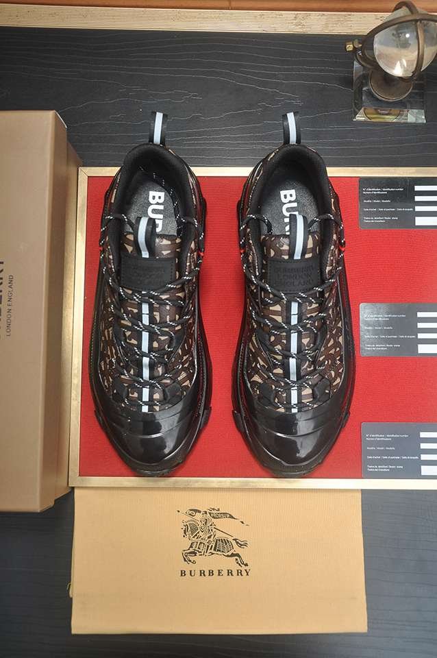 Burberry Leather Low-Top Sneakers Colorway 3 1133340-3