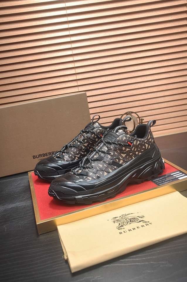 Burberry Leather Low-Top Sneakers Colorway 3 1133340-3