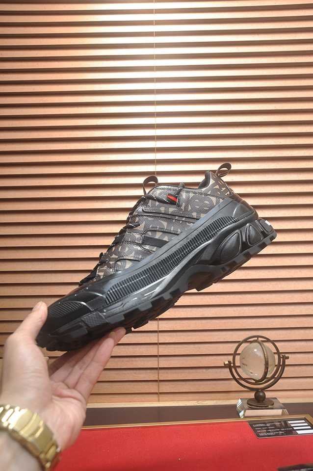 Burberry Leather Low-Top Sneakers Colorway 3 1133340-3