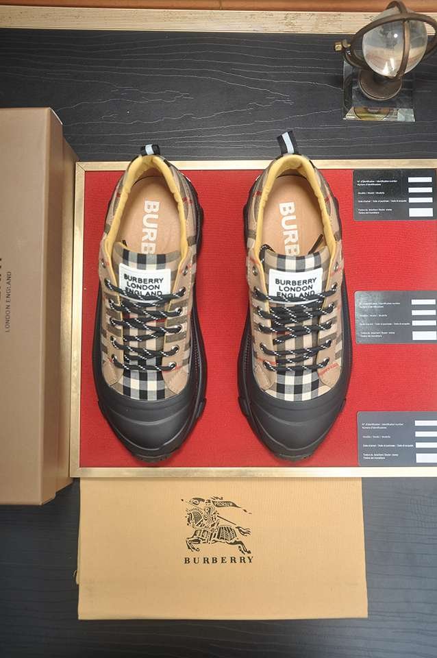 Burberry Leather Low-Top Sneakers Colorway 2 1133340-2