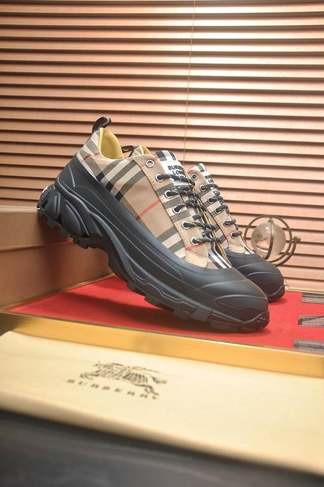 Burberry Leather Low-Top Sneakers Colorway 2 1133340-2