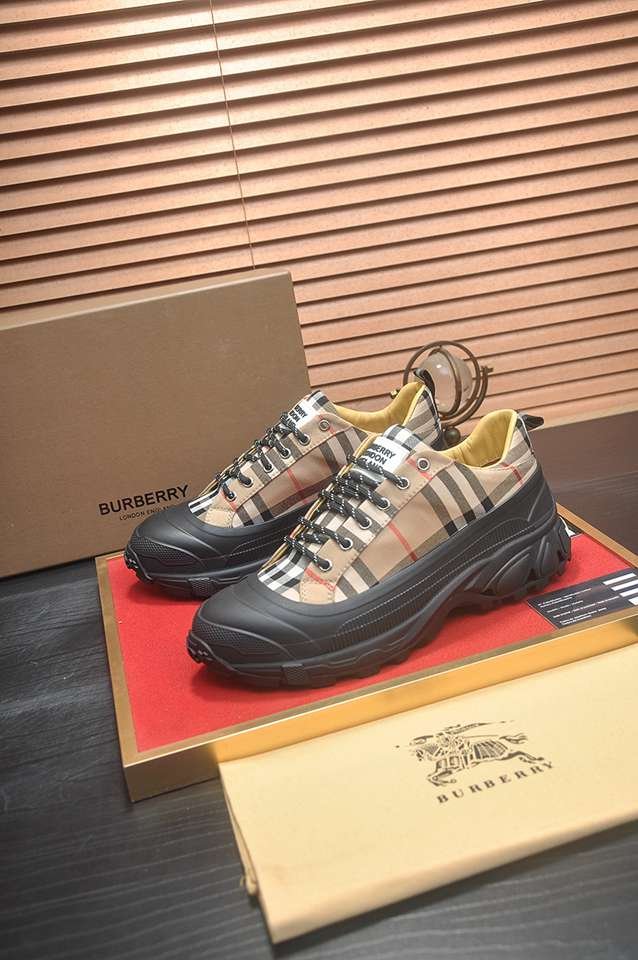 Burberry Leather Low-Top Sneakers Colorway 2 1133340-2