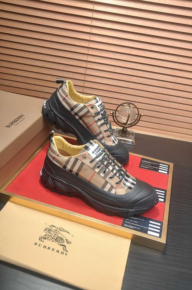 Burberry Leather Low-Top Sneakers Colorway 2 1133340-2