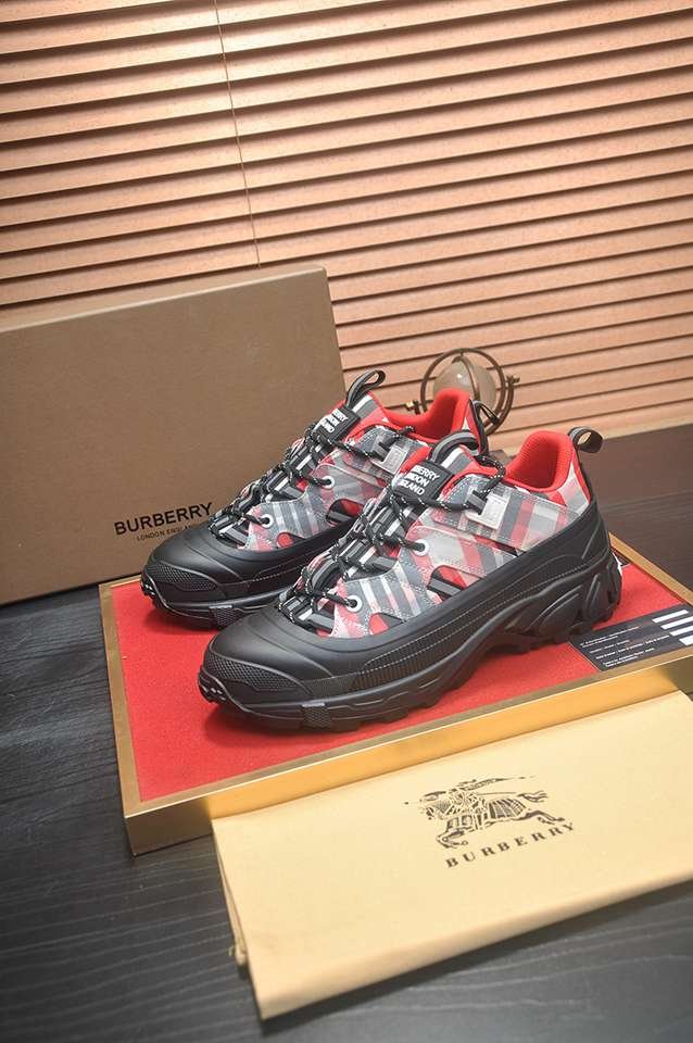 Burberry Leather Low-Top Sneakers Colorway 1 1133340-1