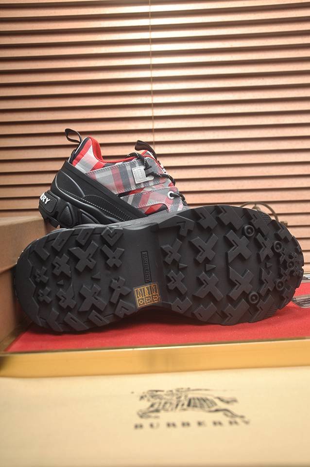 Burberry Leather Low-Top Sneakers Colorway 1 1133340-1