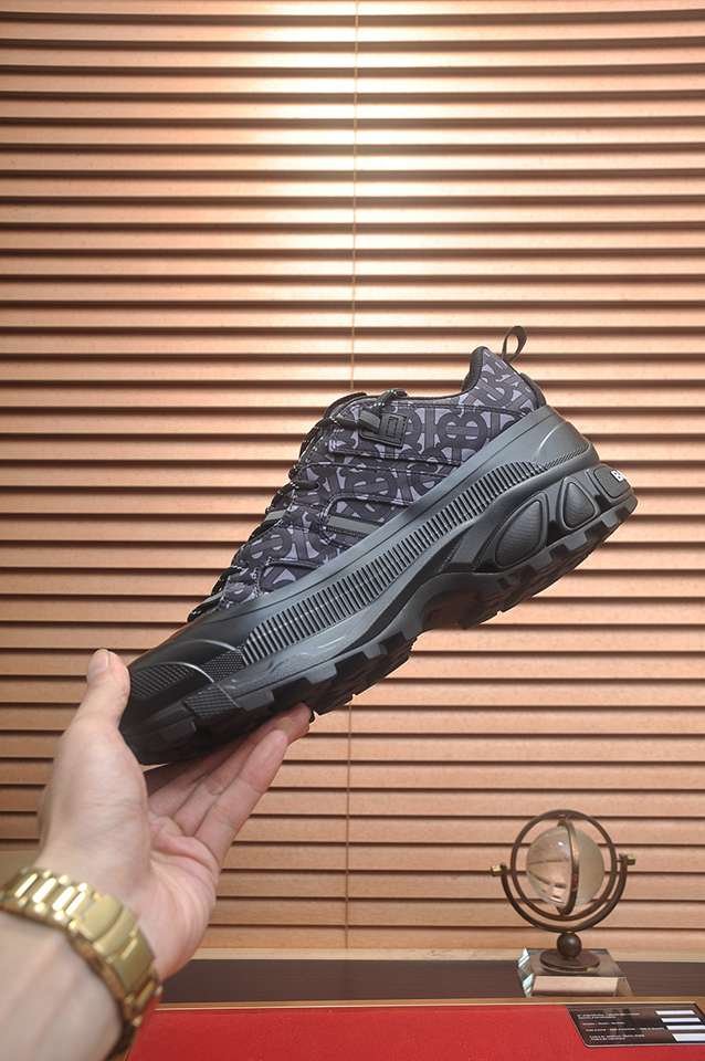Burberry Leather Low-Top Sneakers 1133340