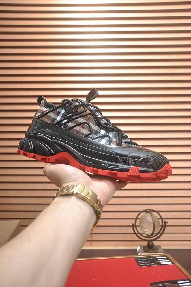 Burberry Leather Low-Top Sneakers Colorway 3 1133360-3