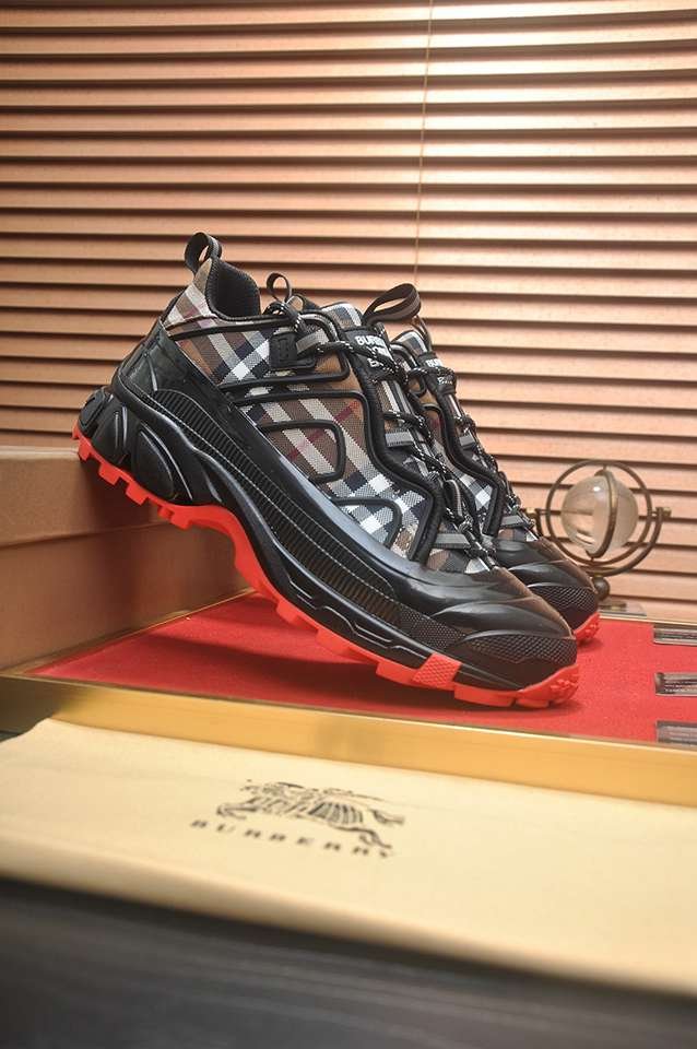 Burberry Leather Low-Top Sneakers Colorway 3 1133360-3