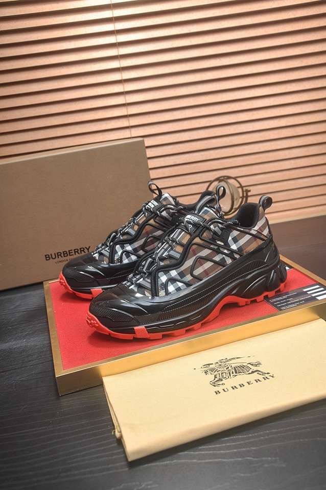 Burberry Leather Low-Top Sneakers Colorway 3 1133360-3