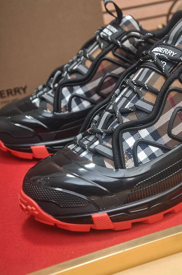 Burberry Leather Low-Top Sneakers Colorway 3 1133360-3
