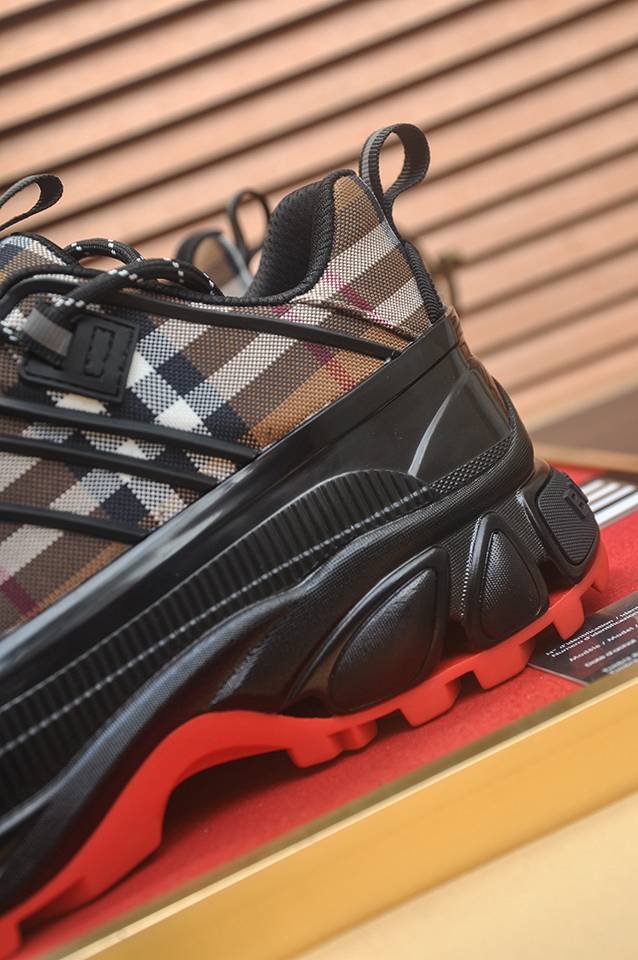 Burberry Leather Low-Top Sneakers Colorway 3 1133360-3