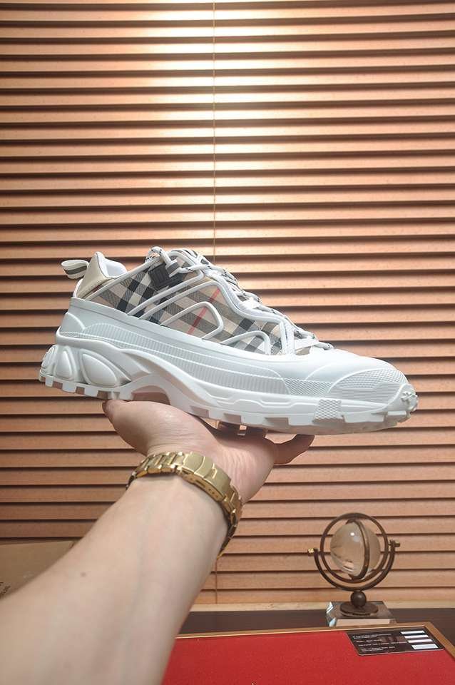 Burberry Leather Low-Top Sneakers Colorway 2 1133360-2