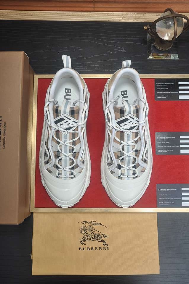 Burberry Leather Low-Top Sneakers Colorway 2 1133360-2