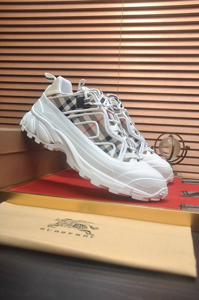 Burberry Leather Low-Top Sneakers Colorway 2 1133360-2