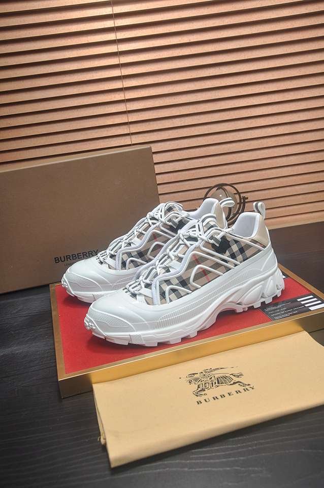 Burberry Leather Low-Top Sneakers Colorway 2 1133360-2
