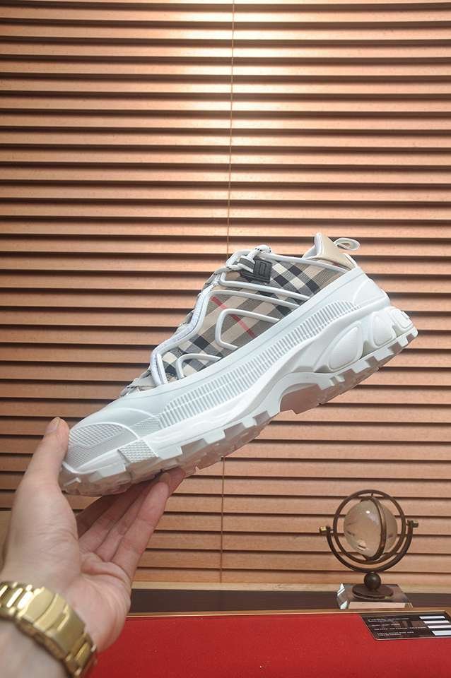 Burberry Leather Low-Top Sneakers Colorway 2 1133360-2