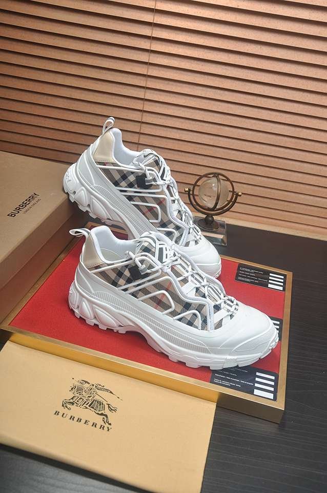 Burberry Leather Low-Top Sneakers Colorway 2 1133360-2