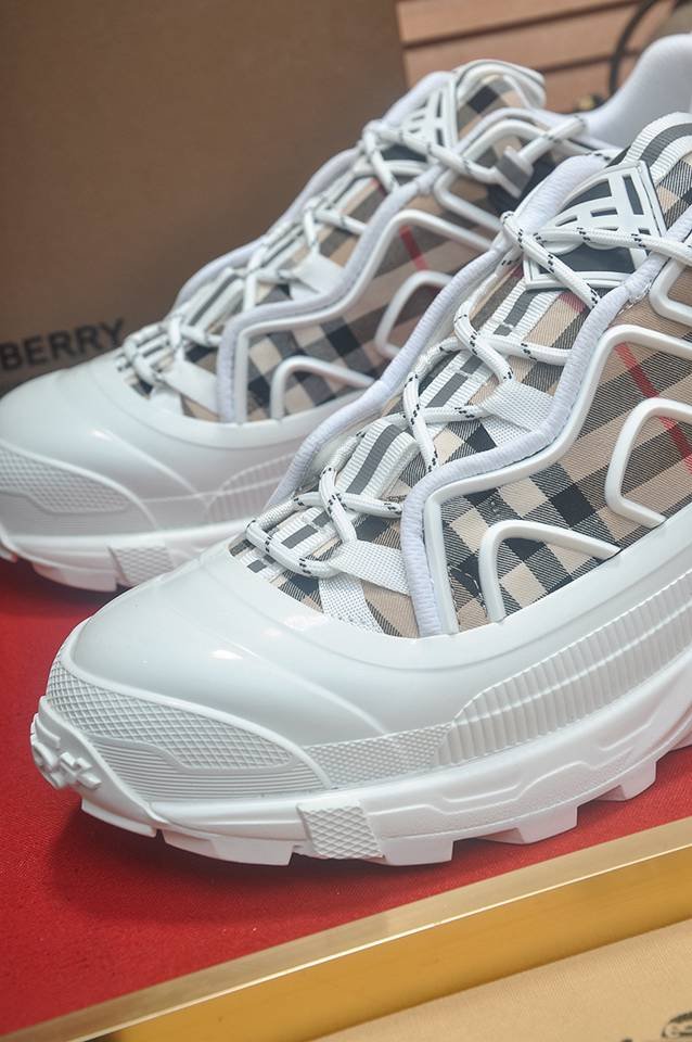 Burberry Leather Low-Top Sneakers Colorway 2 1133360-2