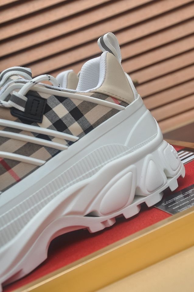 Burberry Leather Low-Top Sneakers Colorway 2 1133360-2