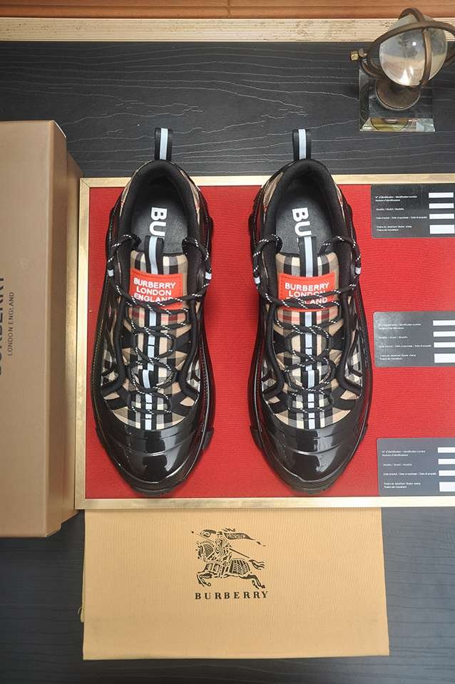 Burberry Leather Low-Top Sneakers Colorway 1 1133360-1