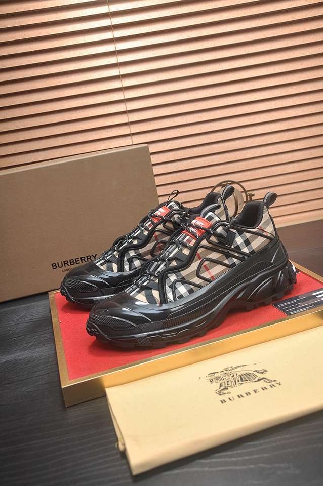 Burberry Leather Low-Top Sneakers Colorway 1 1133360-1