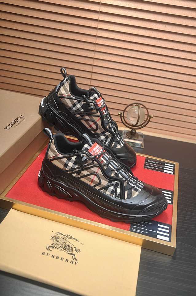 Burberry Leather Low-Top Sneakers Colorway 1 1133360-1