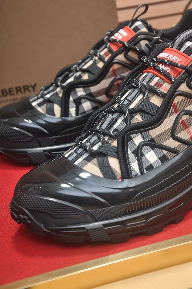 Burberry Leather Low-Top Sneakers Colorway 1 1133360-1