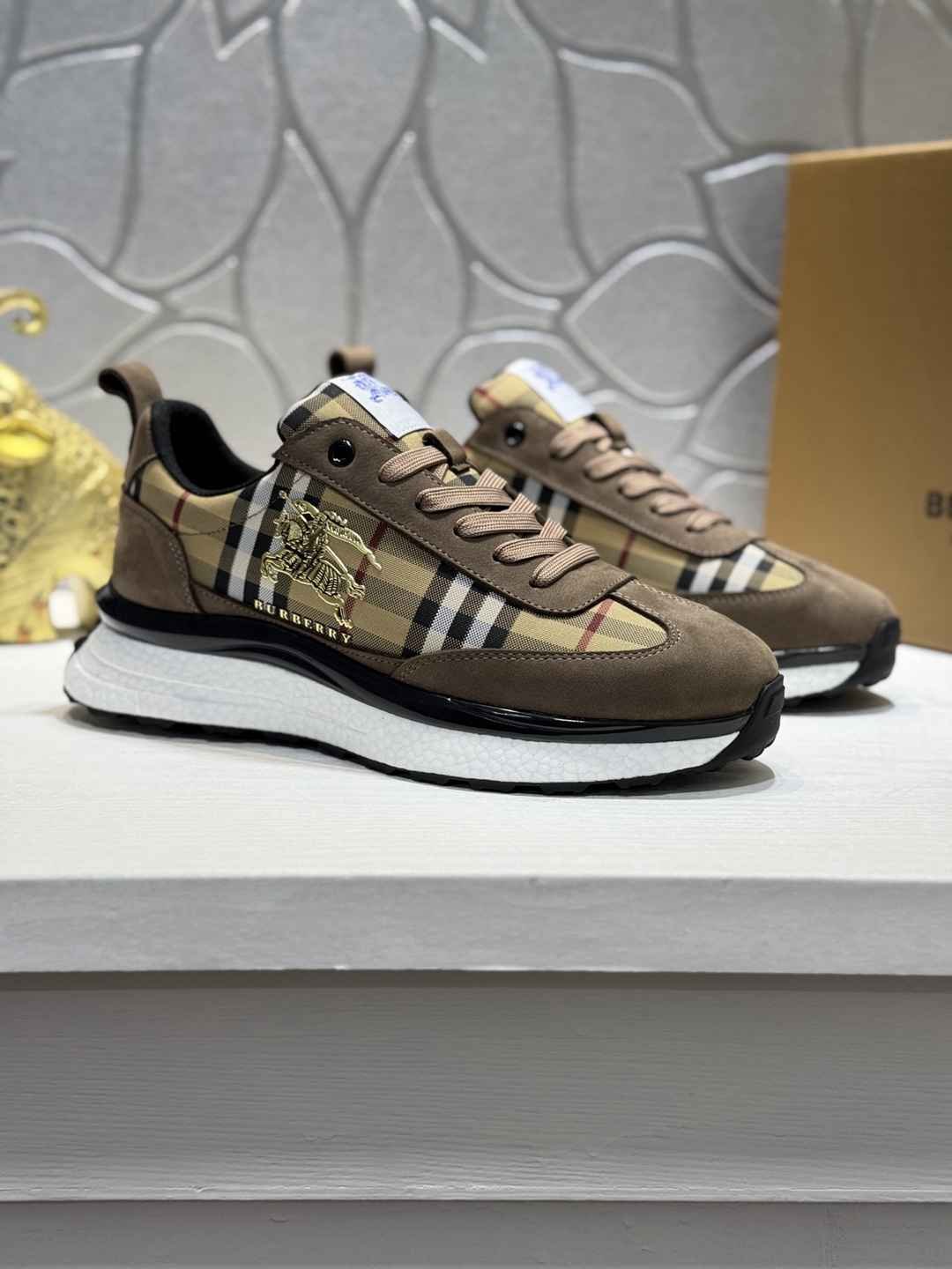 Burberry Men's Vintage MC Low-Top Sneakers Colorway 1 1720240-1