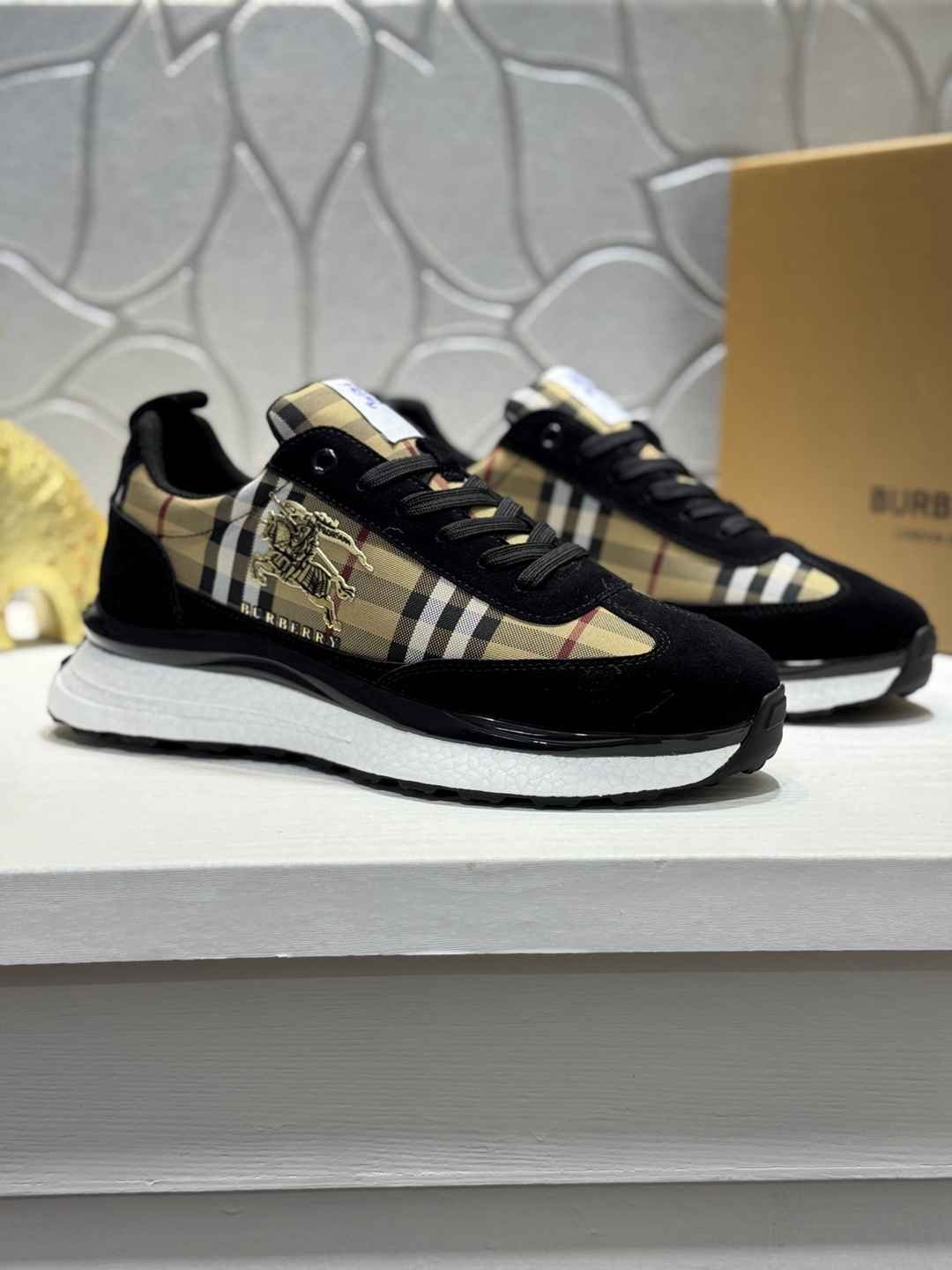 Burberry Men's Vintage MC Low-Top Sneakers 1720240