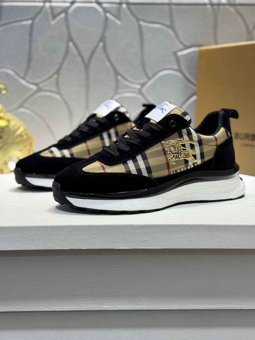 Burberry Men’s Vintage MC Low-Top Sneakers 1720240