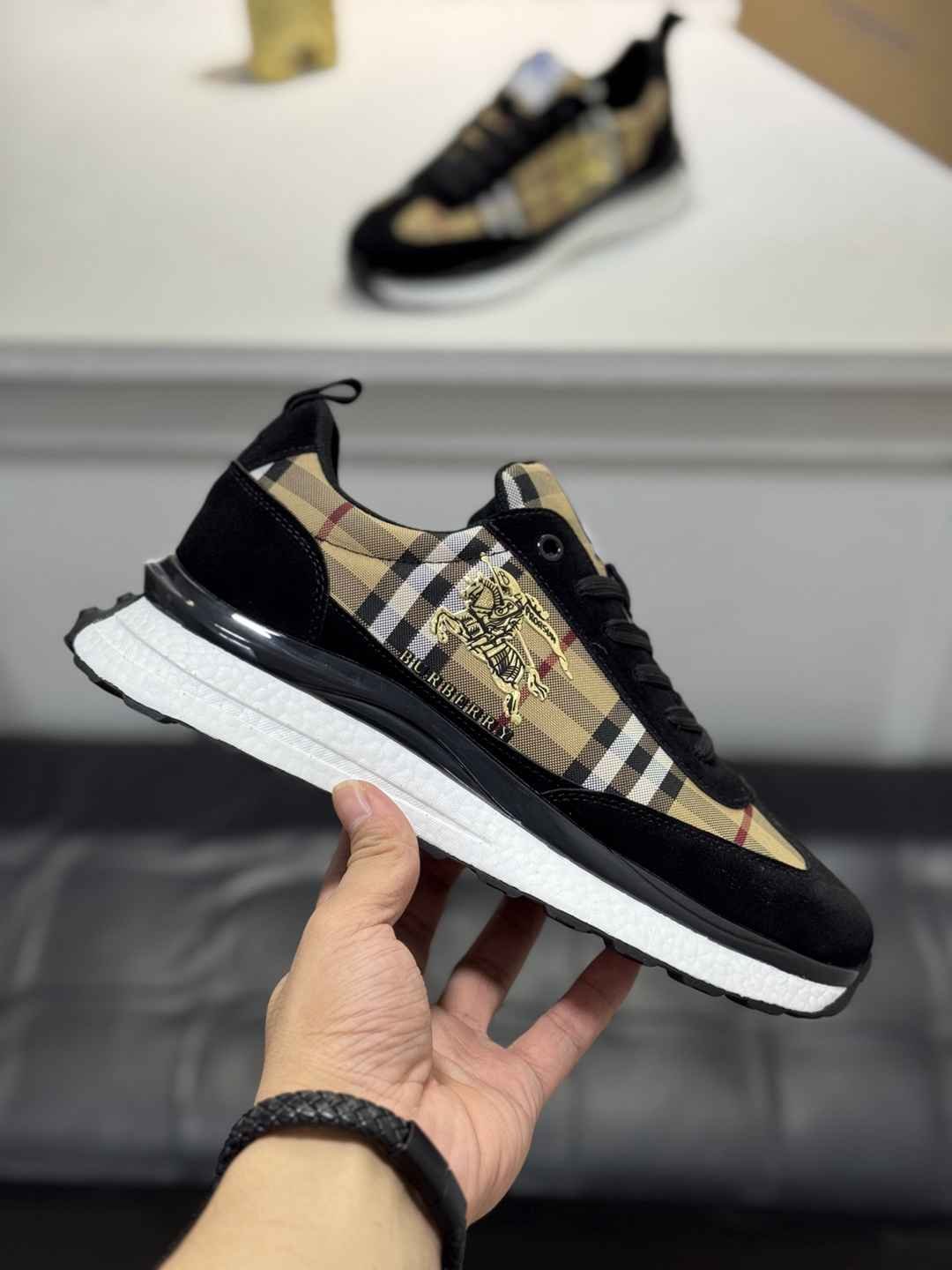 Burberry Men’s Vintage MC Low-Top Sneakers 1720240