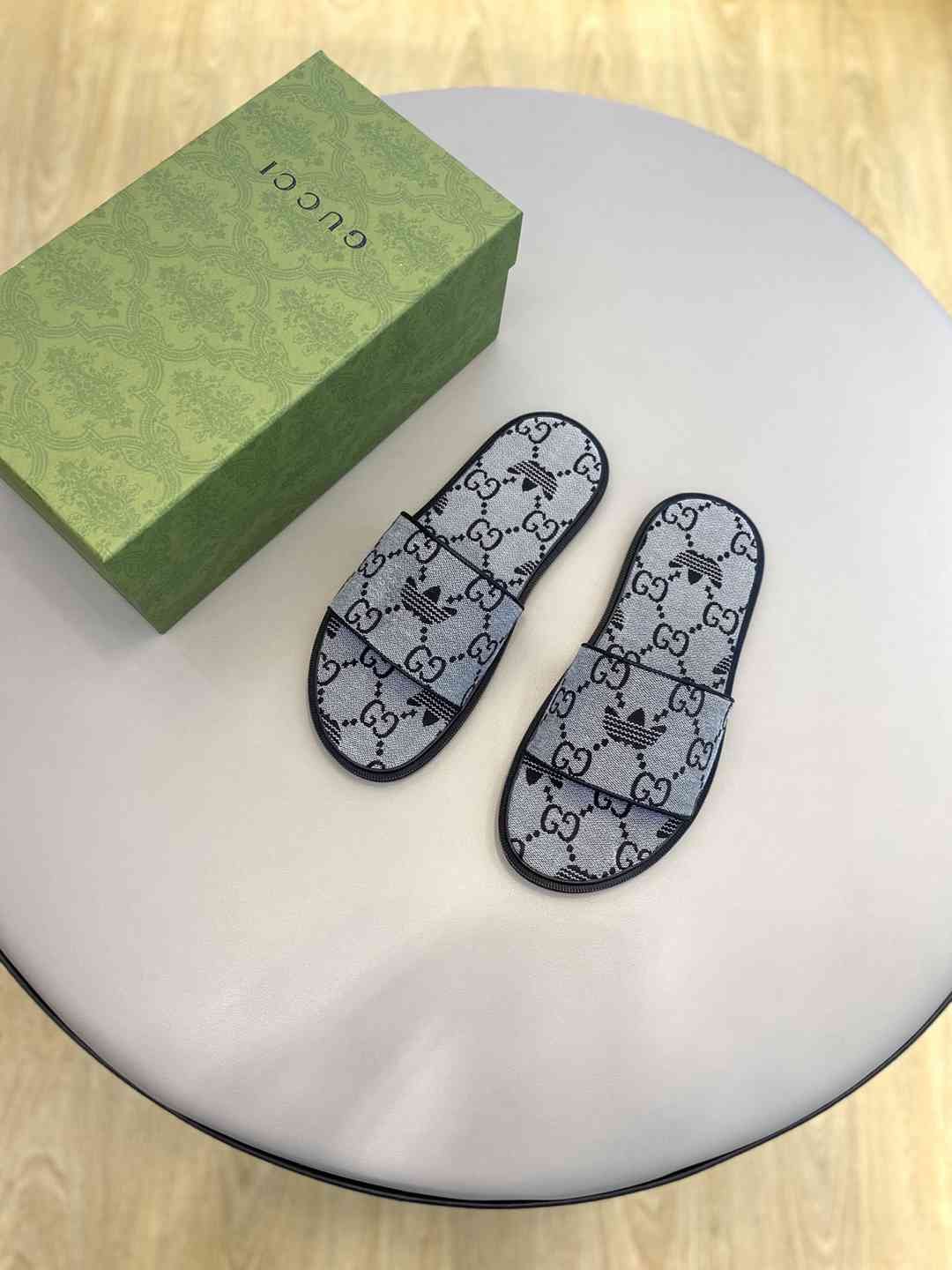 Gucci Men's GUCC Slides Colorway 8 1628190-8